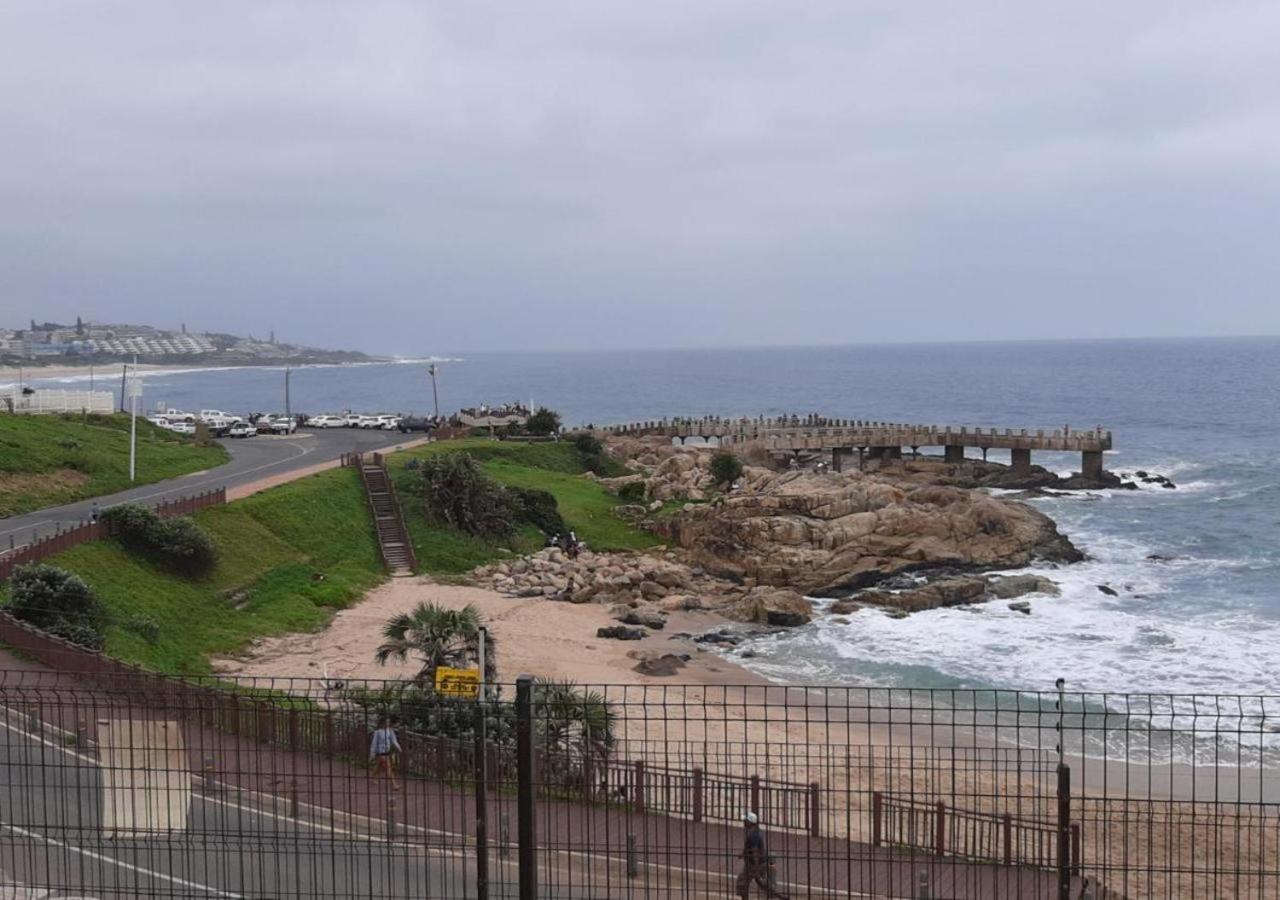 Whale Rock, Modern Beachfront Apartment Margate Exterior photo