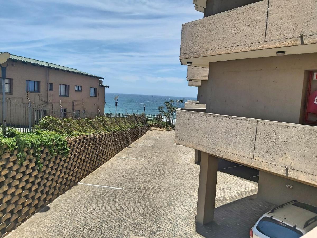 Whale Rock, Modern Beachfront Apartment Margate Exterior photo